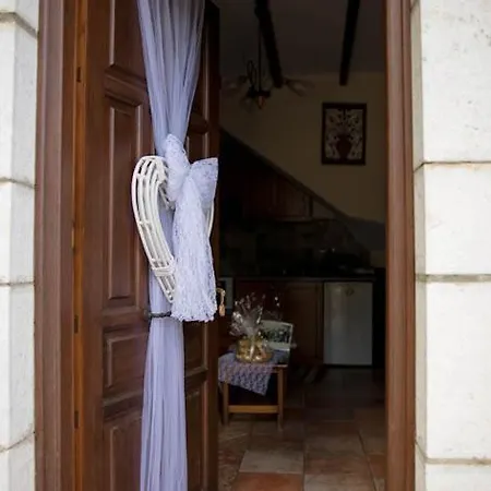 Malevos Traditional *