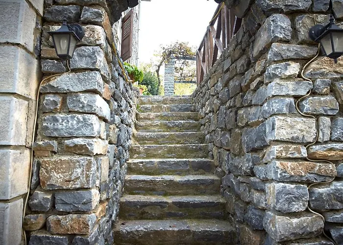 Malevos Traditional