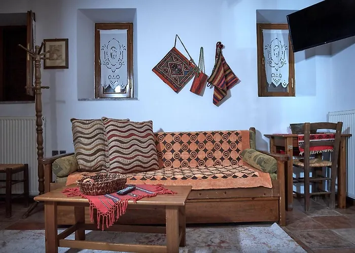 Malevos Traditional Проживание в семье
