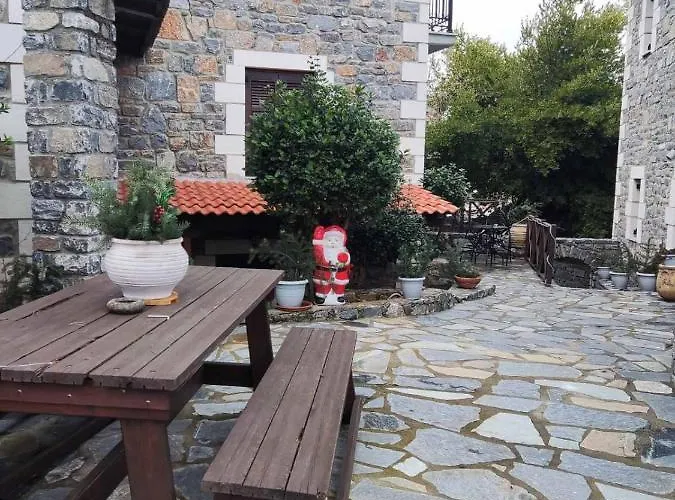 Δωμάτια σε οικογενειακή κατοικία Malevos Traditional *