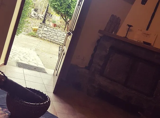 Δωμάτια σε οικογενειακή κατοικία Malevos Traditional *