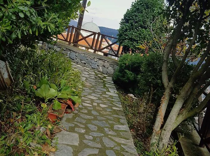 Δωμάτια σε οικογενειακή κατοικία Malevos Traditional *