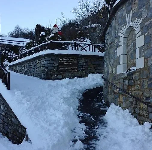 Δωμάτια σε οικογενειακή κατοικία Malevos Traditional *